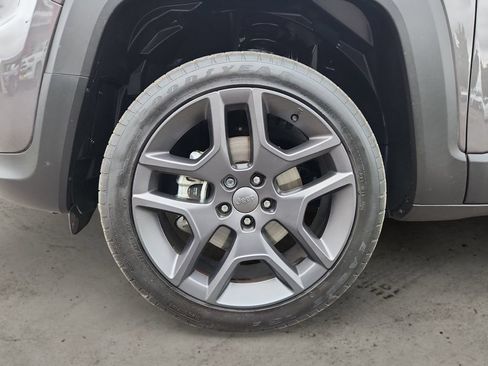 Used 2021 Jeep Renegade Latitude AWD/4WD image 9