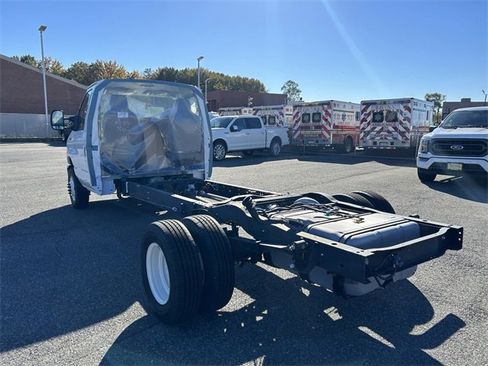 New 2024 Ford E-450 and Econoline 450 Super Duty w/ Power Windows & Locks Group image 10