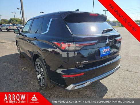 New 2025 Mitsubishi Outlander SE image 10