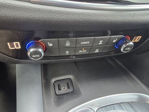 Used 2019 Buick Enclave Essence image 25