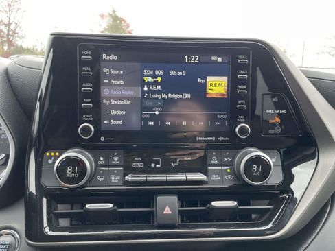 Certified 2022 Toyota Highlander XLE image 28