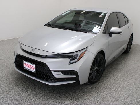 Used 2026 Toyota Corolla SE w/ SE Premium Package FWD image 2