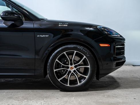 New 2026 Porsche Cayenne E-Hybrid AWD/4WD image 12