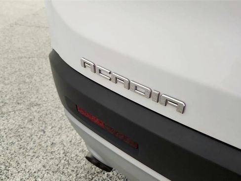 Used 2017 GMC Acadia SLE FWD image 17