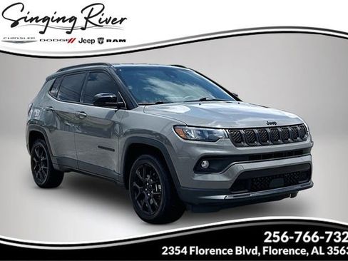 Used 2023 Jeep Compass Latitude AWD/4WD image 1