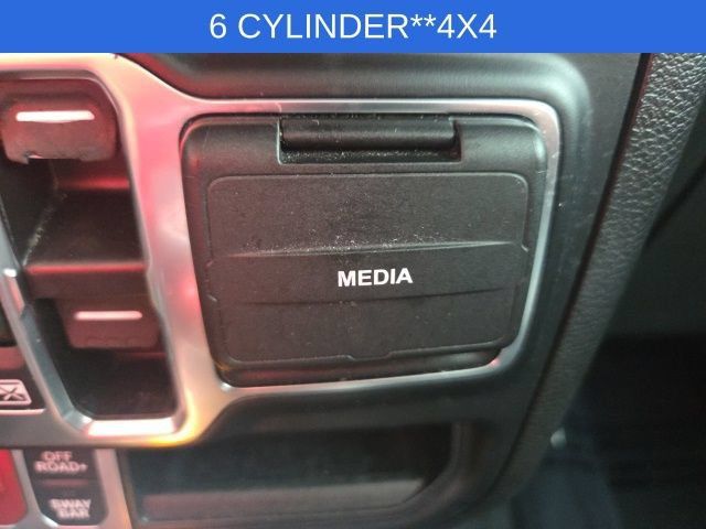 Used 2022 Jeep Gladiator Rubicon w/ Cold Weather Group AWD/4WD image 46