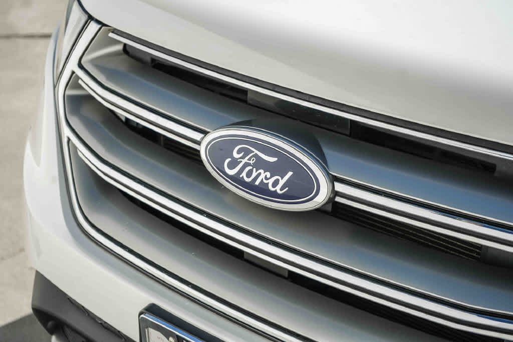 Used 2015 Ford Edge SEL w/ Equipment Group 201A FWD image 9