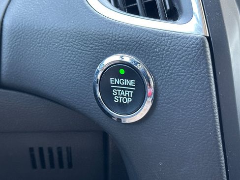 Used 2024 Ford Edge Titanium image 33