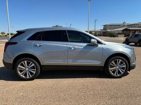 Used 2025 Cadillac XT5 Premium Luxury w/ LPO, Floor Liner Package FWD image 7