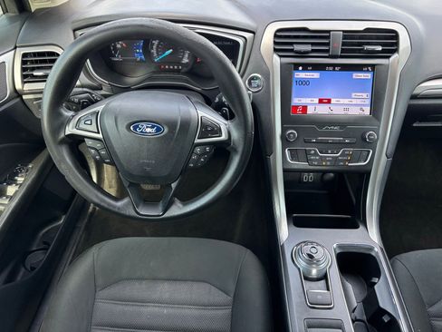 Used 2019 Ford Fusion SE image 5
