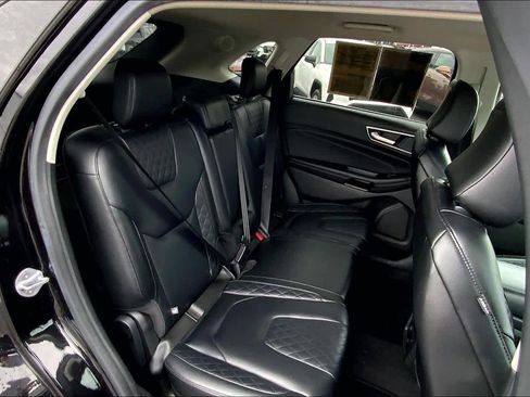 Used 2023 Ford Edge Titanium image 28