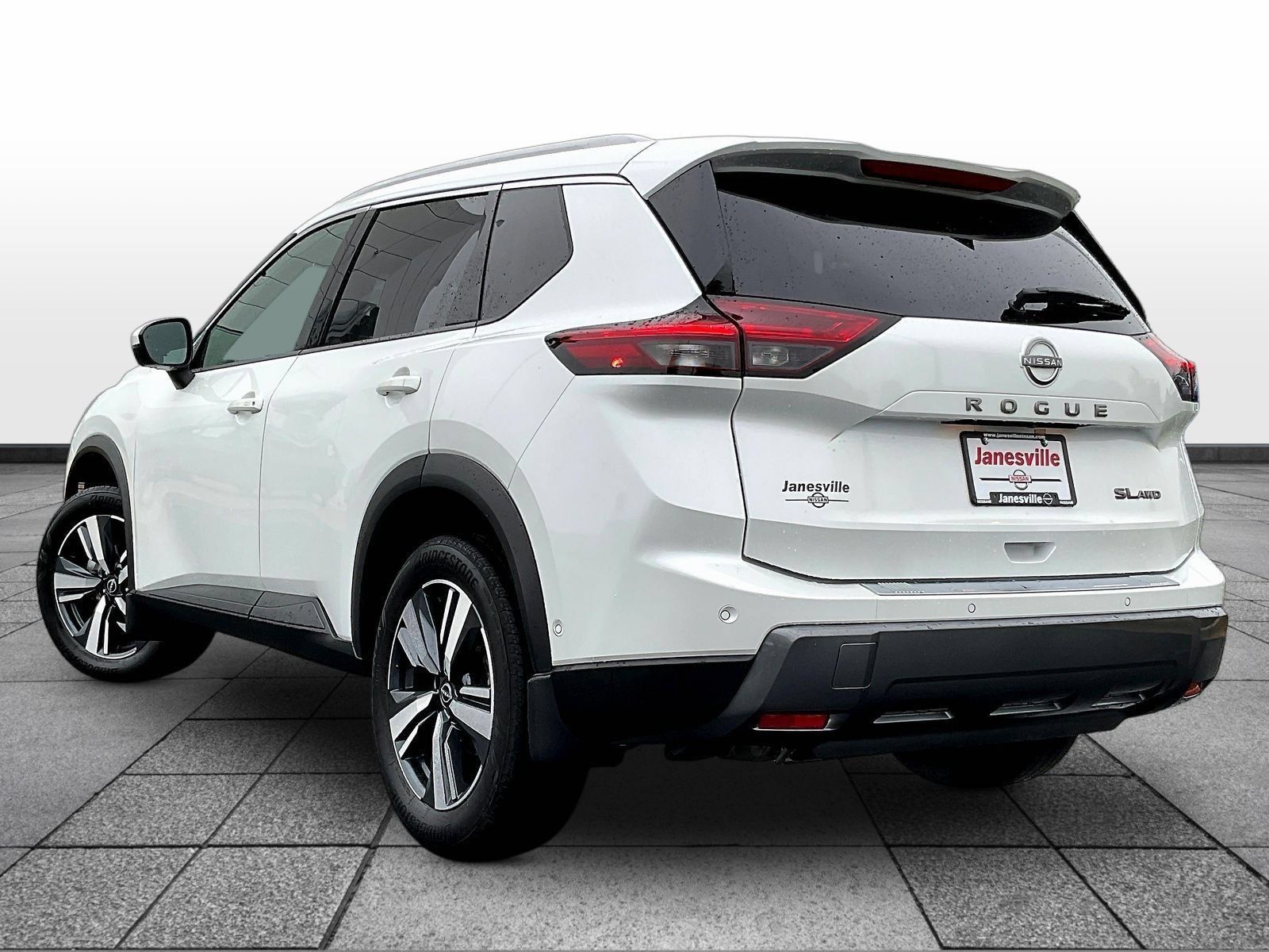 Certified 2024 Nissan Rogue SL w/ SL Premium Package AWD/4WD image 5
