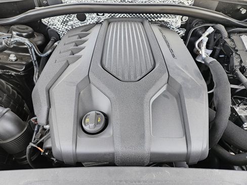 Certified 2026 Porsche Macan Turbo AWD/4WD image 30