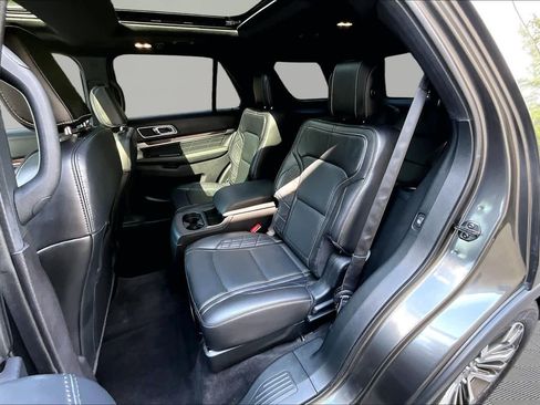 Used 2018 Ford Explorer Platinum AWD/4WD image 21