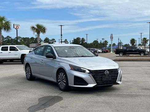 Used 2024 Nissan Altima 2.5 SV FWD image 7