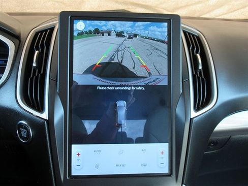 Used 2021 Ford Edge SE image 23