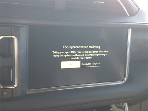 Used 2024 GMC Yukon XL Denali image 17