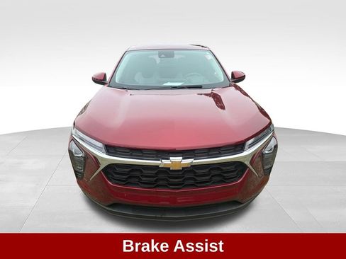 Used 2024 Chevrolet Trax LS w/ LS Convenience Package FWD image 10