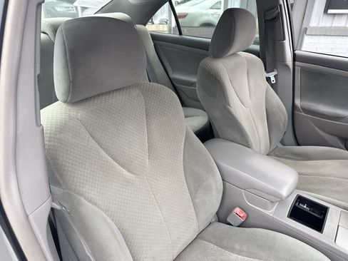 Used 2009 Toyota Camry LE FWD image 39