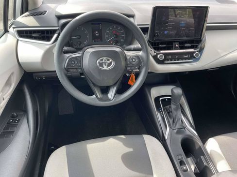 Used 2025 Toyota Corolla LE FWD image 9