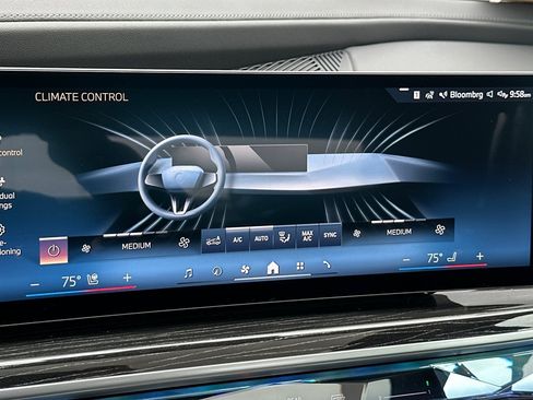 Used 2024 BMW 740i w/ Premium Package RWD image 19