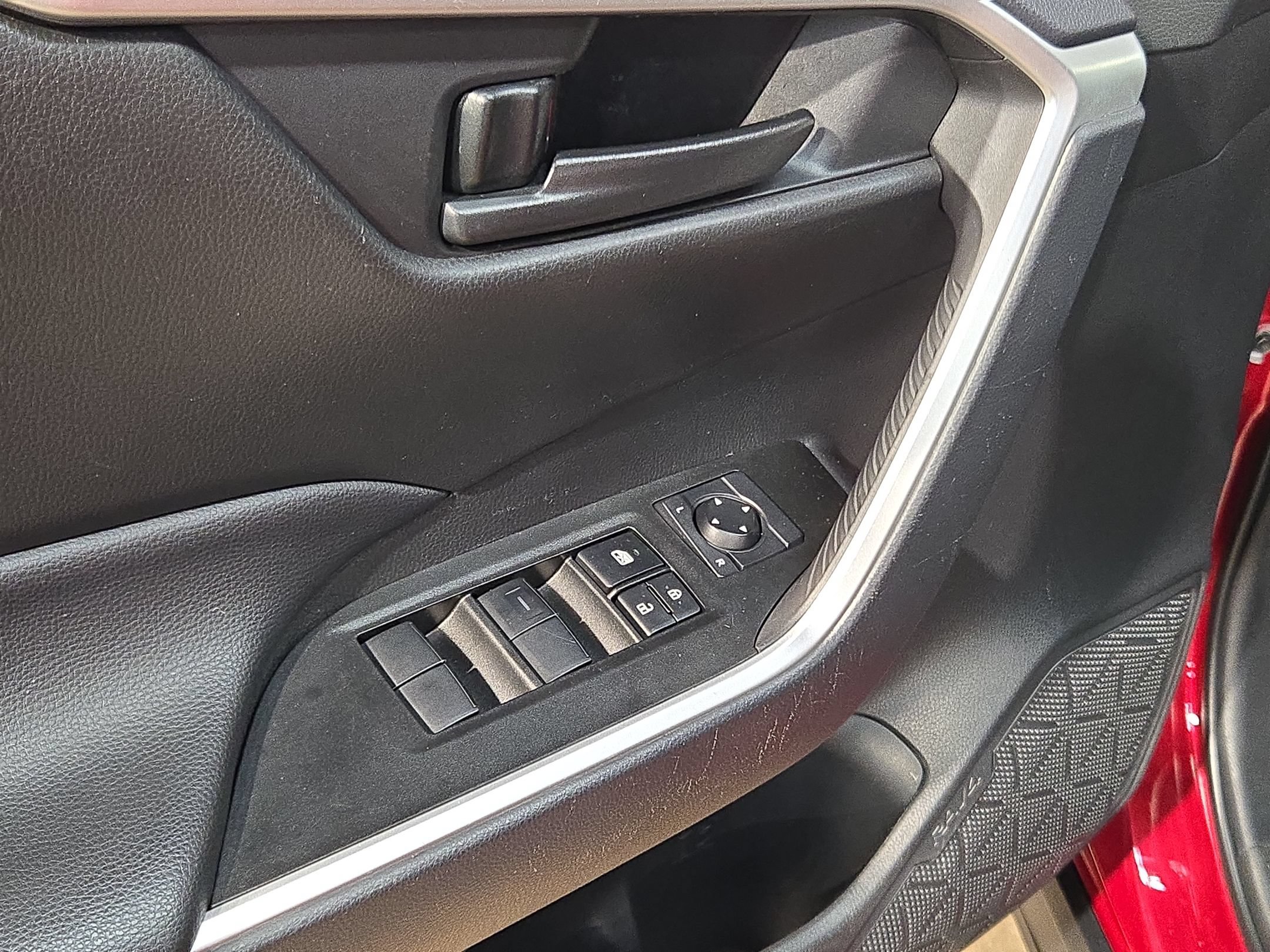 Used 2025 Toyota RAV4 LE FWD image 18