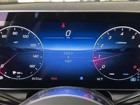 Used 2025 Mercedes-Benz GLC 300 4MATIC image 25