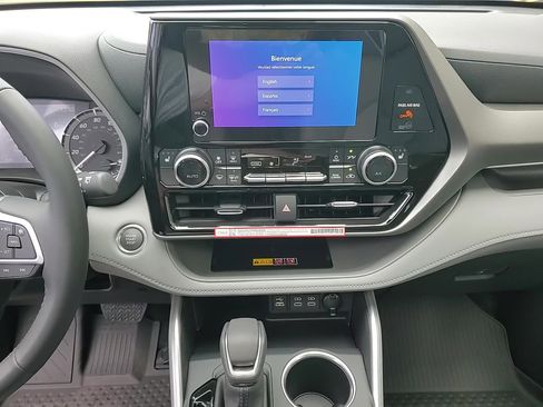 New 2026 Toyota Highlander XLE image 17