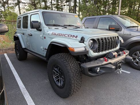 Used 2024 Jeep Wrangler Unlimited Rubicon image 3