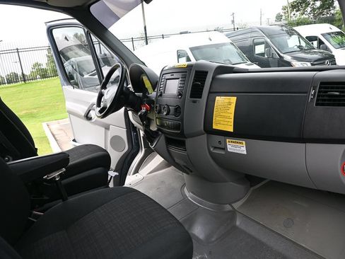 Used 2018 Mercedes-Benz Sprinter 2500 image 17