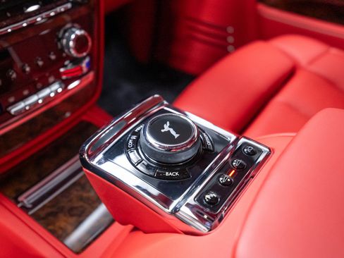 Used 2019 Rolls-Royce Phantom Sedan RWD image 16