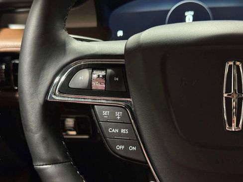 Certified 2023 Lincoln Nautilus Reserve AWD/4WD image 11