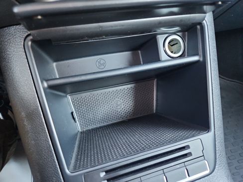 Used 2018 Volkswagen Tiguan Limited image 28