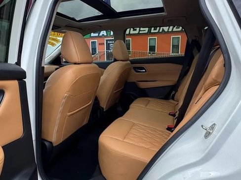 Used 2023 Nissan Rogue Platinum image 9