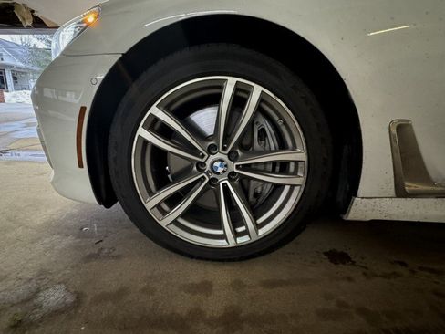 Used 2018 BMW 750i xDrive image 41