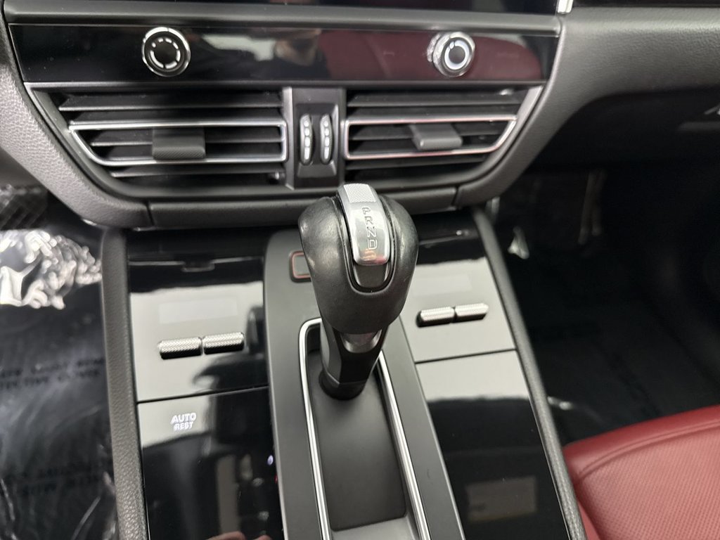 Certified 2023 Porsche Macan AWD/4WD image 32