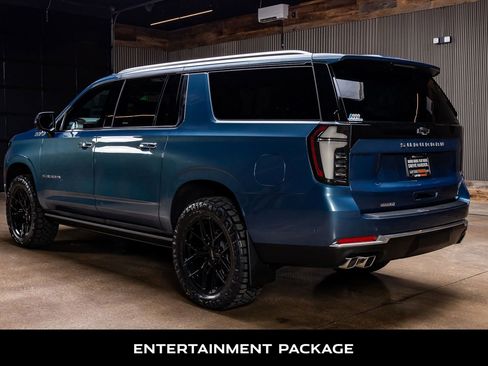 Used 2025 Chevrolet Suburban High Country AWD/4WD image 7