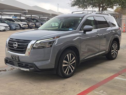 Used 2024 Nissan Pathfinder Platinum w/ Cargo Package image 7