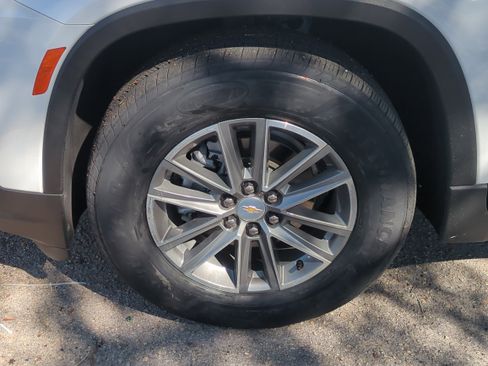 Used 2022 Chevrolet Traverse LT image 11