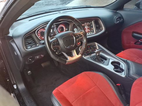 Used 2016 Dodge Challenger SRT Hellcat image 9