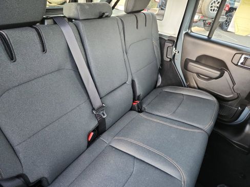 Used 2025 Jeep Wrangler Willys image 19