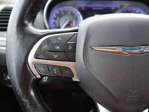 Used 2016 Chrysler 300 Limited image 7