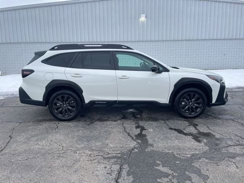 Used 2025 Subaru Outback Onyx Edition image 17