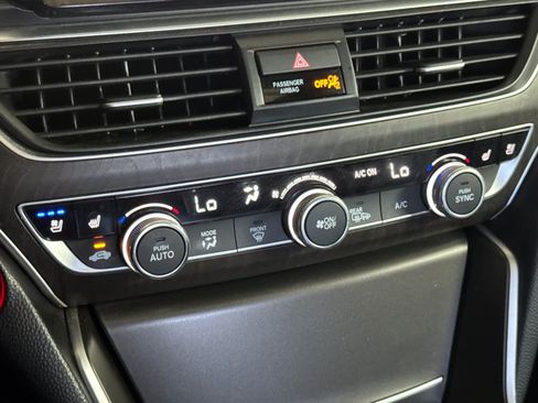 Used 2018 Honda Accord Touring image 22