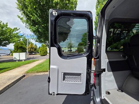Used 2016 Mercedes-Benz Sprinter 2500 image 33