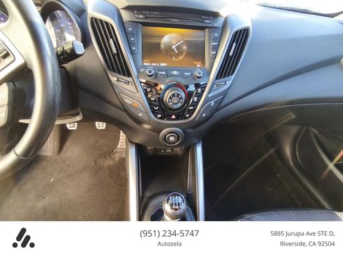 Used 2015 Hyundai Veloster Turbo image 16