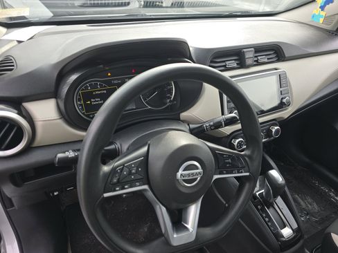 Used 2021 Nissan Versa SV image 16