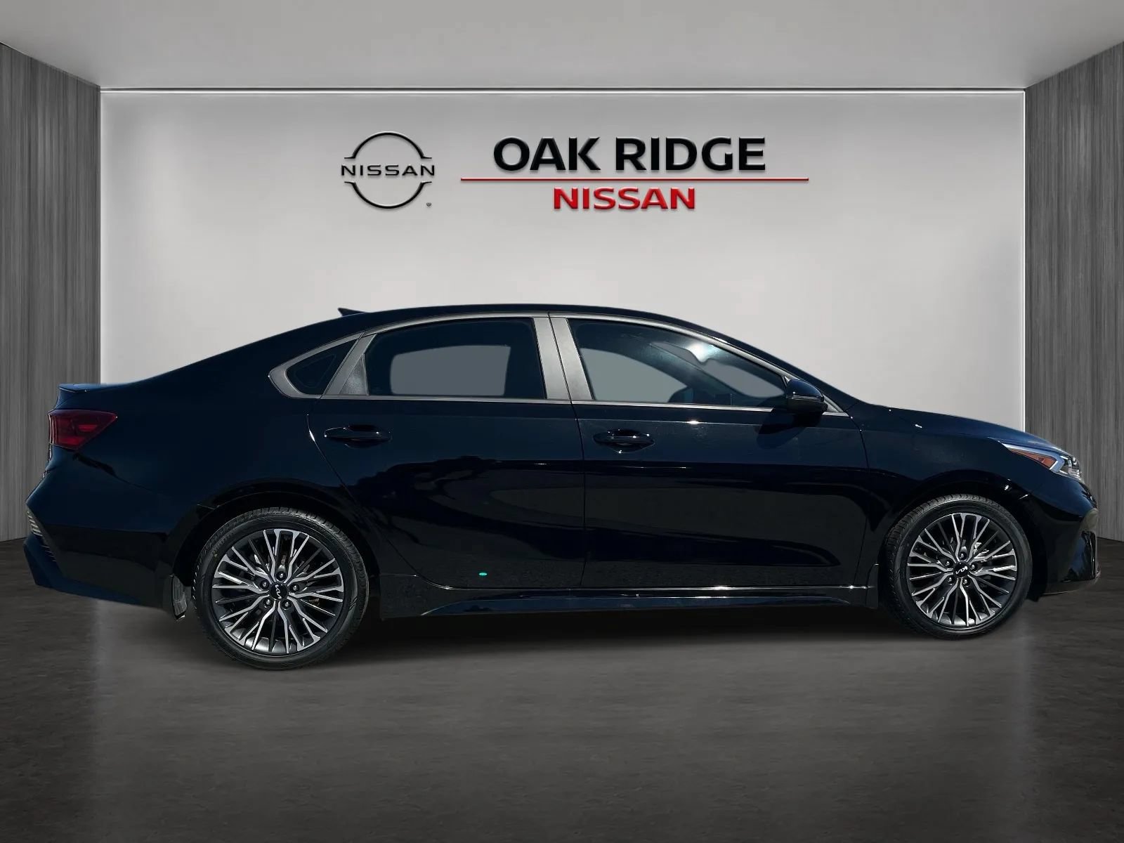 Used 2024 Kia Forte GT-Line w/ GT-Line Premium Package FWD image 2