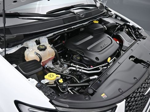 Used 2024 Chrysler Pacifica Touring image 63