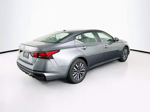 Used 2025 Nissan Altima 2.5 SV image 9